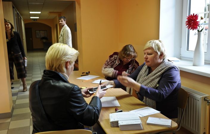 Papildināta - līdz plkst. 12 nobalsojusi vairāk nekā piektdaļa balsstiesīgo iedzīvotāju