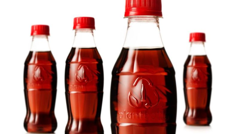 Coca Cola  prezentējusi pudeli, kas izgatavota no dabīgiem materiāliem