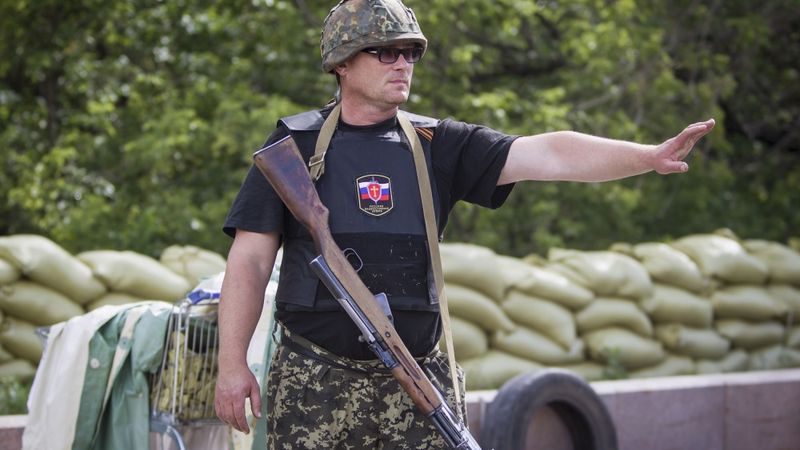 Tanki ar Krievijas karogiem sasnieguši Doņecku