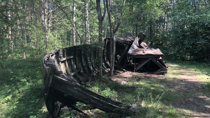 FOTO: Vienīgā laivu kapsēta Latvijas piekrastē
