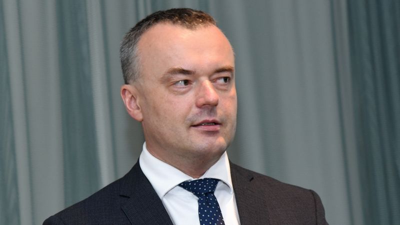 Resursu kurpe sāk spiest
