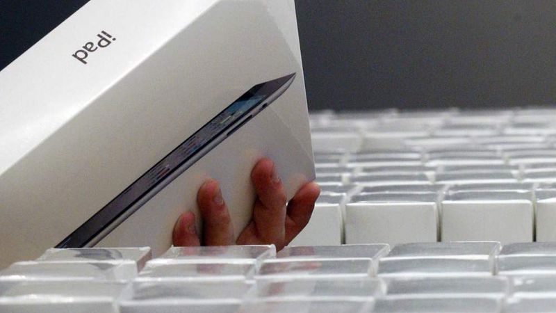Latvijā izķer Apple planšetdatorus iPad 2