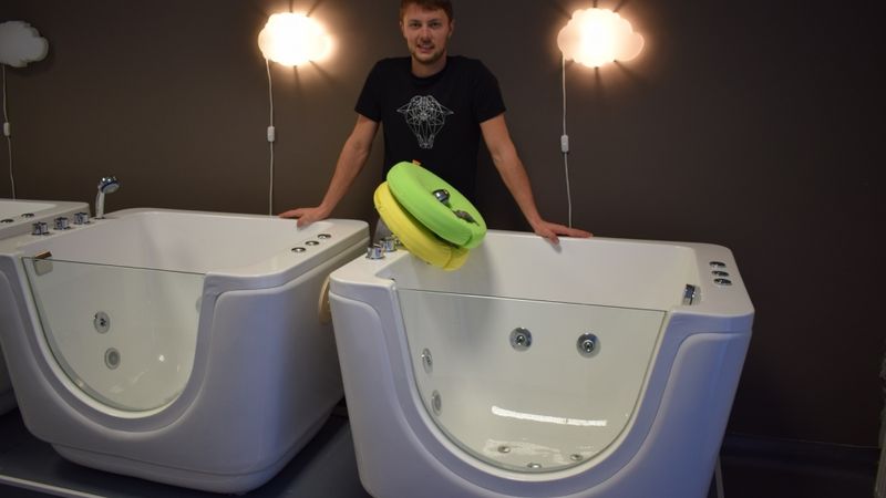 FOTO: Rīgā atvērts zīdaiņu fizioterapijas spa
