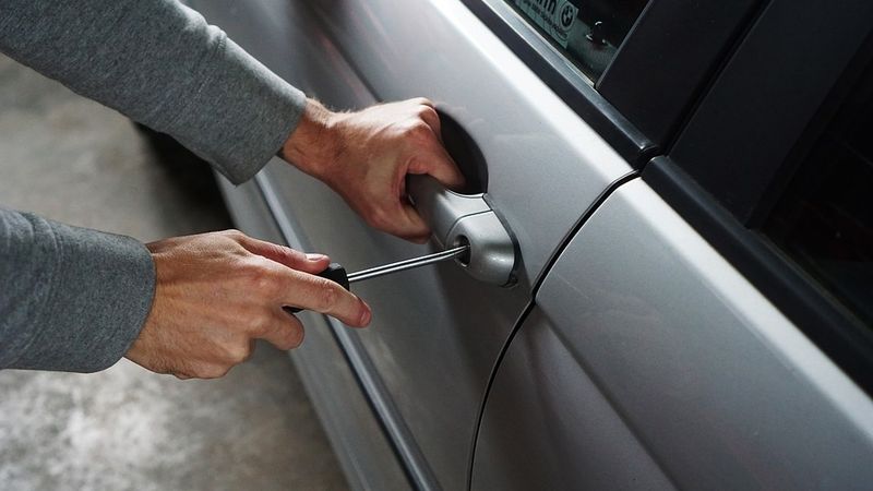 Abāšins: Grozījumi likumā mazinās transportlīdzekļu zādzību skaitu Latvijā