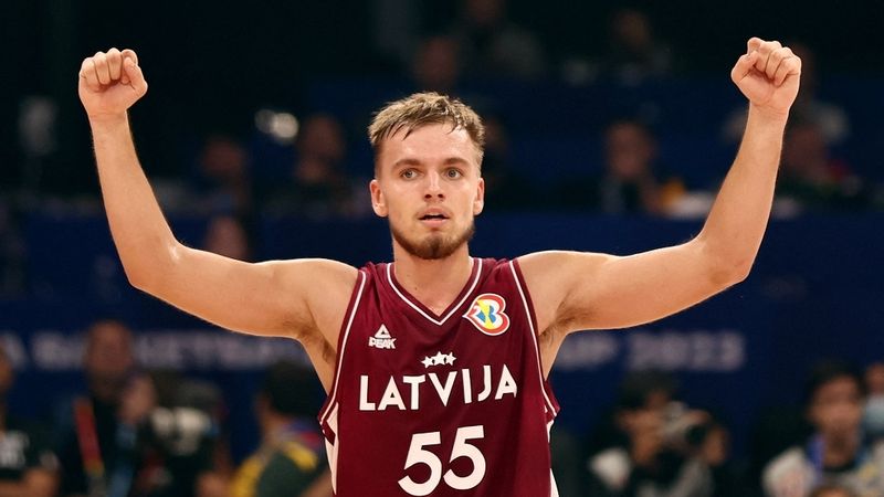 Latvijas basketbolisti uzvar Itāliju un cīnīsies par piekto vietu Pasaules kausā