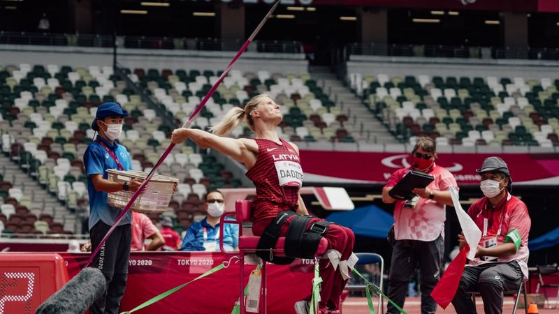 Dadzītei paralimpiskais rekords un bronzas medaļa škēpmešanā