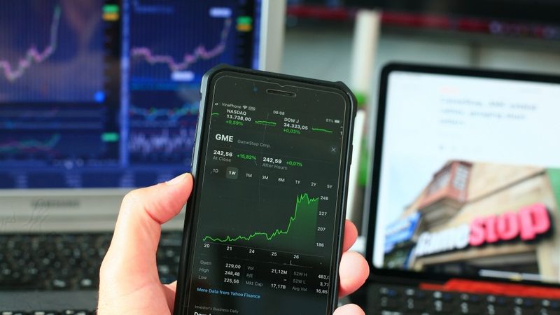 Luminor Investor: Populārākās ir uzņēmumu Tesla, Gamestop un Gazprom akcijas