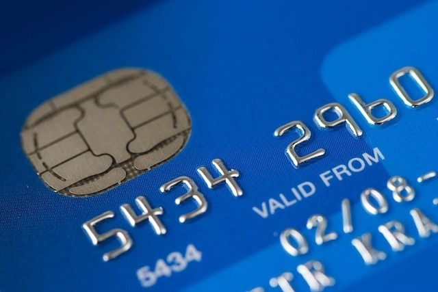 Norēķini ar maksājumu kartēm pieauguši par 8%