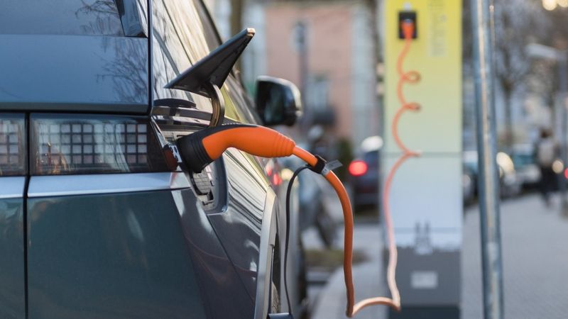 Gaidāms elektrouzlādes staciju būvniecības bums