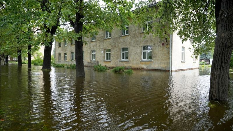 Šaurāka seguma polisēs nokrišņu iekļūšana telpās visbiežāk ir izņēmums un neietilpst segumā