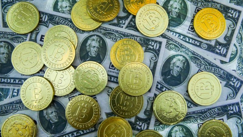 Bitkoina cena pieaugusi par 15%; kriptovalūtu tirgus vērtība - par 20 miljardiem dolāru