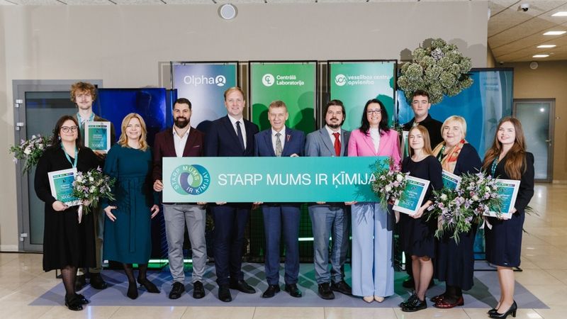 Skolotāji saņem 3000 eiro stipendijas no Olpha, Centrālā laboratorija un Veselības centru apvienība