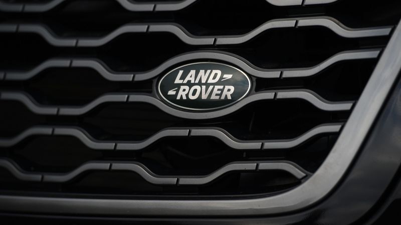 Jaguar Land Rover pēc kiberuzbrukuma pakāpeniski atsāks ražošanu