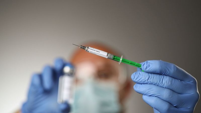 Asociācija: Covid-19 vakcīnas varētu būt pieejamas nākamā gada sākumā