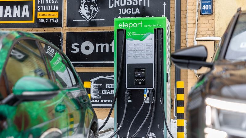 Igauņi ierīko elektroauto uzlādes stacijas Latvijā