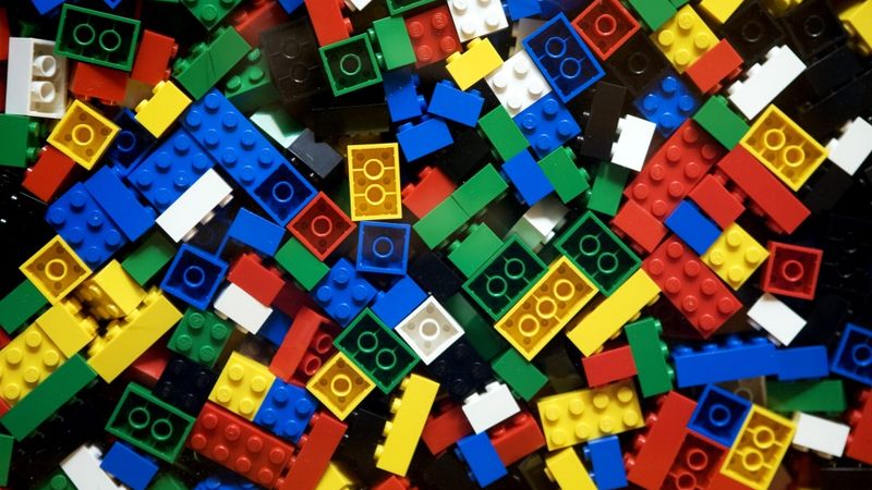 Lego  ieguldīs vairākus simtus miljonu eiro ražotņu paplašināšanā