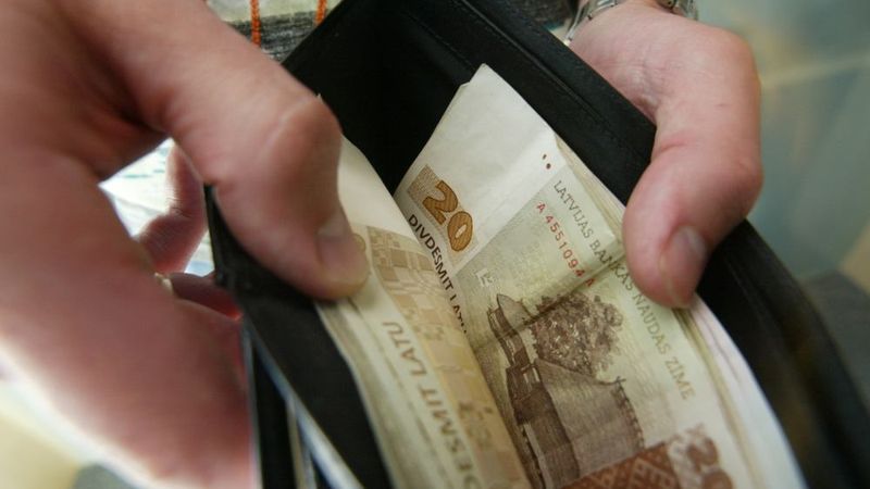 Pētījums: maksājumu kavējumi un kavēto dienu skaits samazinās, pieaug norakstīto maksājumu apjoms