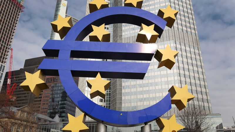 EP komiteja atbalsta Latviju eirozonā; prasa samazināt ēnu ekonomiku