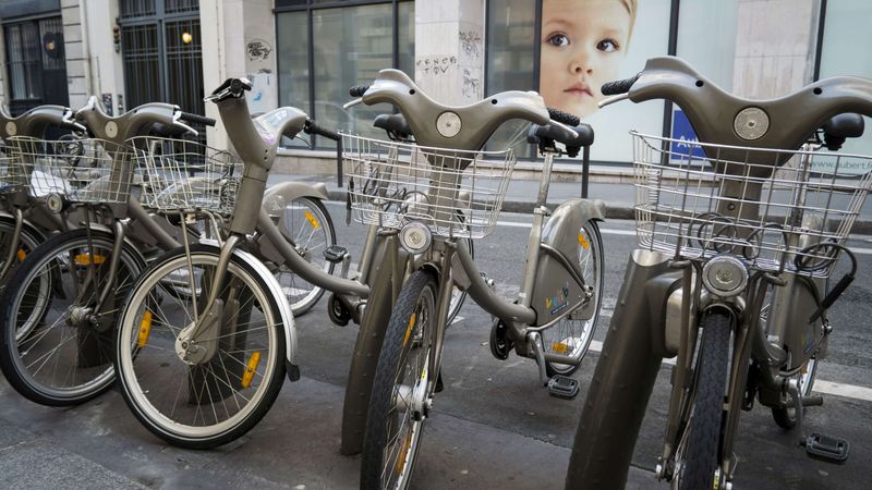 Parīzē plāno ieviest arī motorolleru koplietošanas sistēmu
