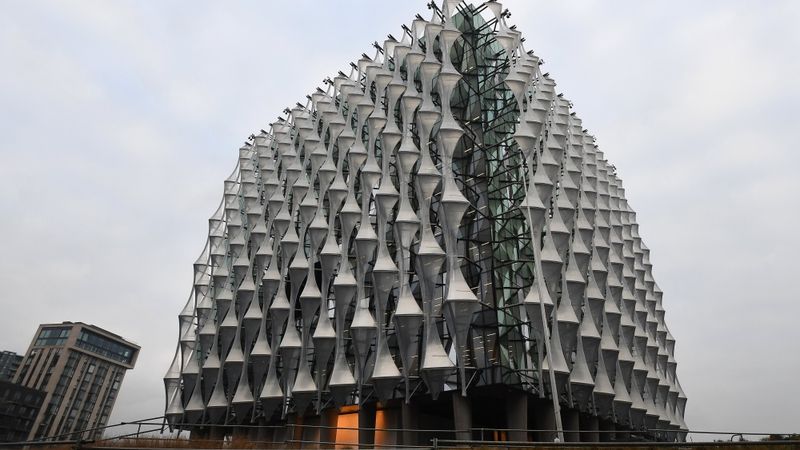 Kritizējot izmaksas, Tramps ignorēs jaunās ASV vēstniecības ēkas atklāšanu Londonā