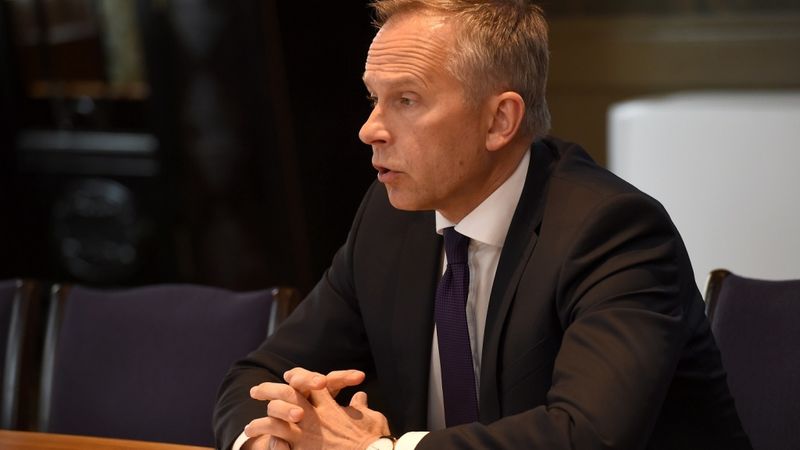 Rimšēvičs nesaņems algu, kamēr nepilda amata pienākumus