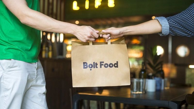 Bolt Food uzsāk diennakts piegādi Rīgā