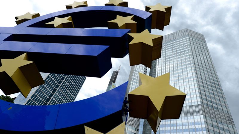 Papildināta - ECB samazina procentu likmes