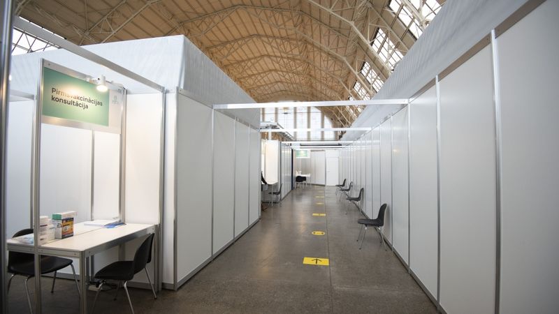 Pirmie masu vakcinācijas centri sāks darbu sestdien