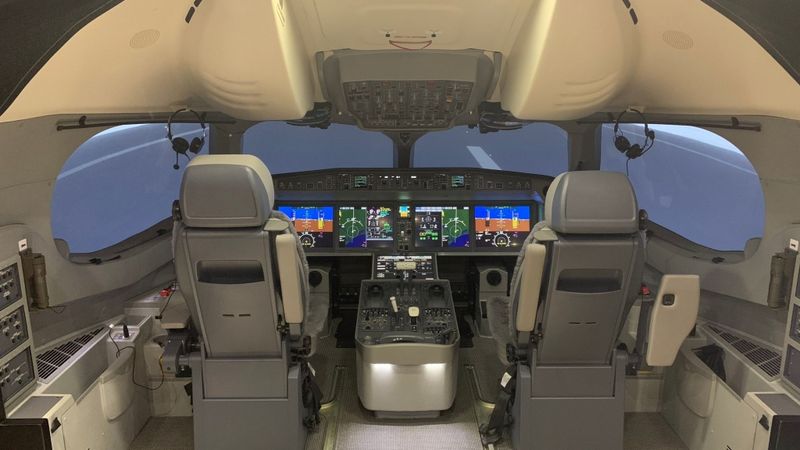 FOTO: airBaltic iegādātais 13 miljonus eiro vērtais Airbus A220 simulators