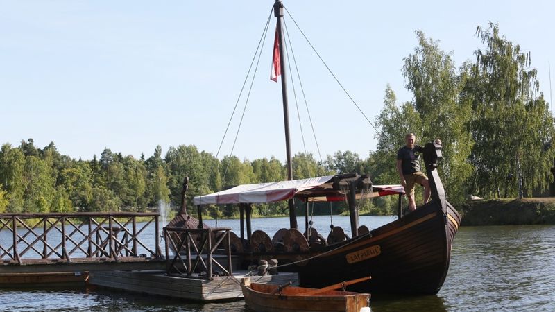 FOTO: Ar vikingu kuģiem pa Daugavas lokiem
