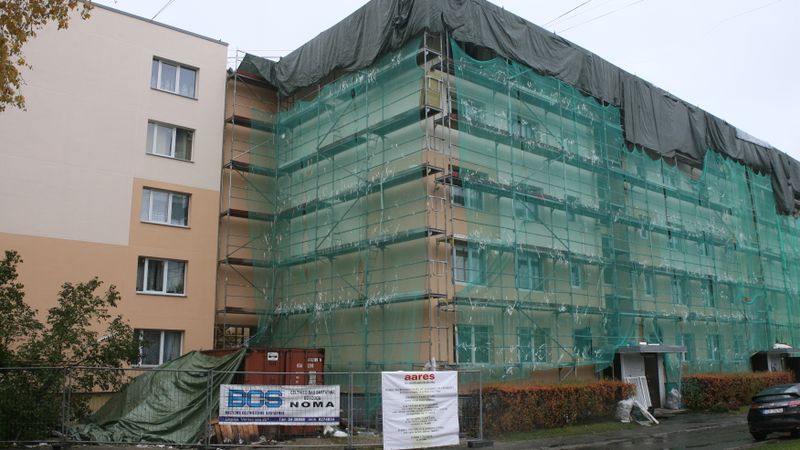 Papildināts – Paredz jaunus miljonus mājokļu siltināšanai