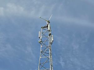 Latvijā uzstādīta pirmā no elektroapgādes neatkarīga mobilo sakaru bāzes stacija