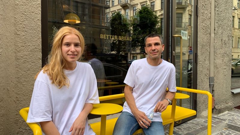 VIDEO: Saredz brīvu nišu un atver bezglutēna maiznīcu