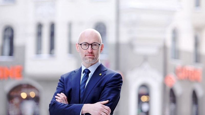 Saslimstībai sasniedzot 100 gadījumu robežu, tiks ieviesti jauni ierobežojumi