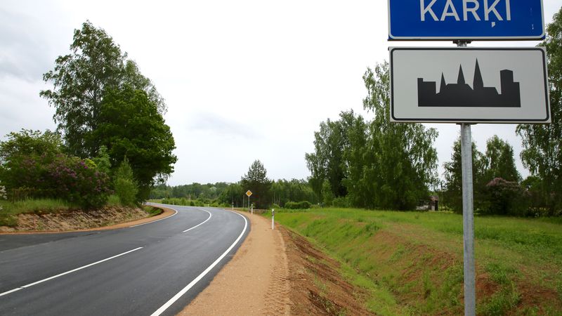 FOTO: Ceļa posma Kārķi - Naukšēni rekonstrukcijā ieguldīti vairāk nekā 5 miljoni eiro