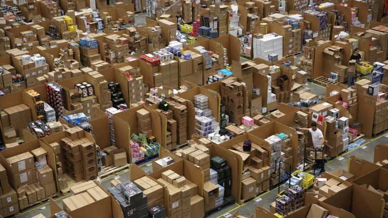 Amazon paaugstina algas darbiniekiem