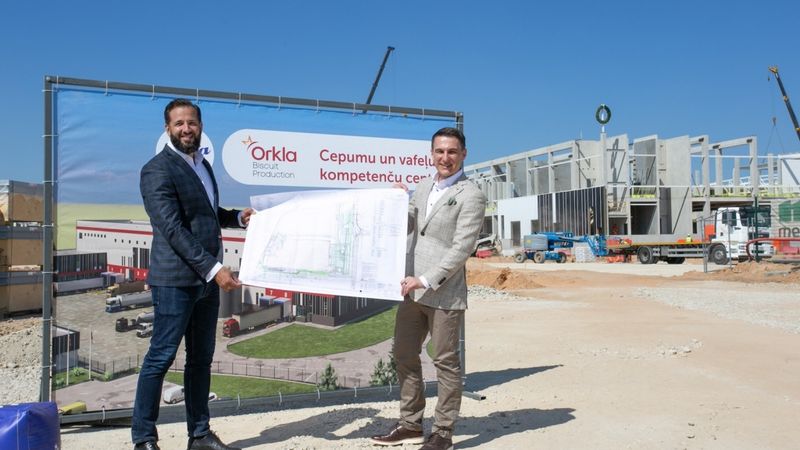 Selgas jaunā cepumu un vafeļu ražotne Ādažos svin spāru svētkus