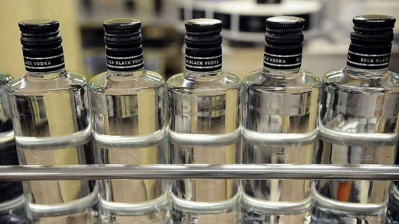 Vācu ārsti aicina stipro alkoholu tirgot tikai īpašos veikalos