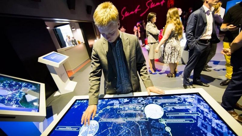 Giraffe Visual iekarojis Eiropu ar 3D virtuālās realitātes tūrēm