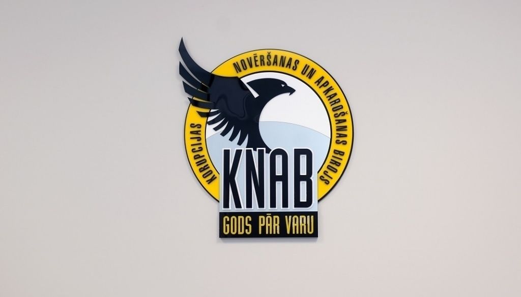 KNAB slimnīcu amatpersonas tur aizdomās par vienošanos ar konkrētiem piegādātājiem par uzvaru iepirkumos