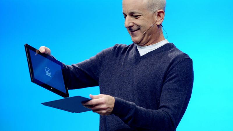 Bijušais Windows vadītājs skaidro, kādēļ pats izmanto iPhone