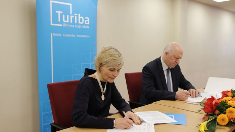 Aicina jauniešus studēt IT angļu valodā