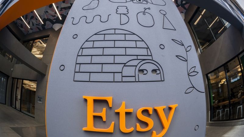 Etsy akcijas cena pēc paziņojuma par komisijas maksu celšanu pieaug par 33%