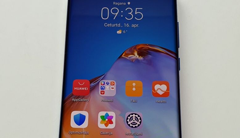 Varena fotokamera ar telefona funkcijām