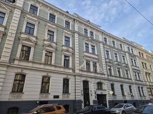 FOTO: Pārdošanā nonācis vēsturisku ēku ansamblis Klusajā centrā