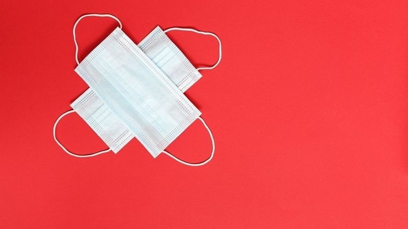 Obligātu sejas masku nēsāšanu sabiedriskajā transportā varētu atcelt no 15.maija