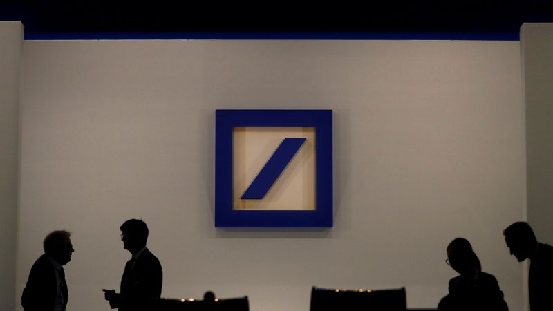 Deutsche Bank akcijas cena nokrīt pēc ziņām par tās saistību ar Danske Bank skandālu
