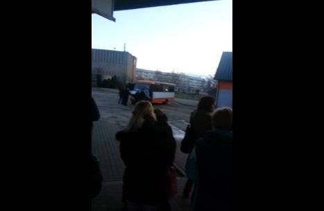 Latvijas realitāte: Lai dotos ceļā, pasažieriem jāiestumj autobuss