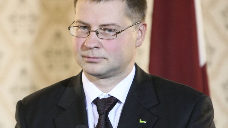 Premjers: ar inflācijas apkarošanas plānu vēl jānogaida