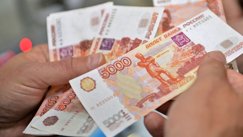 No Krievijas bankām septembrī aizplūduši 1,3 miljardi dolāru